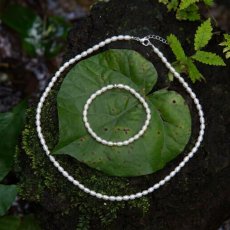 Perlový set náramku 20cm a náhrdleníku - WHITE SILVER BUBBLE